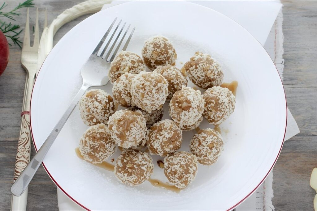 Healthy Caramel Apple Bites